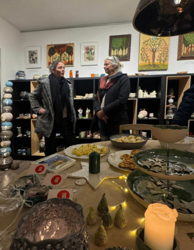 Besucherinnen der Vernissage